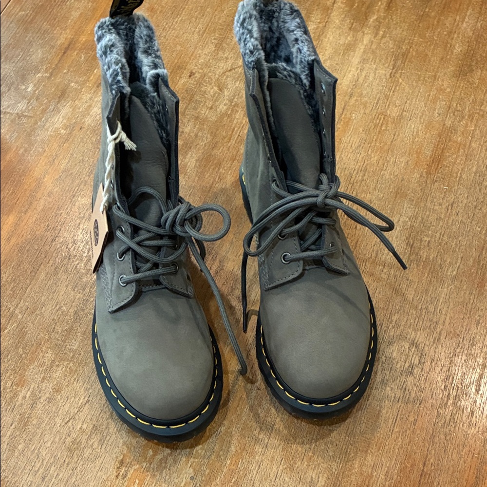 Dr. Martens Classic 1460 Gray Fur-Lined Combat Boots NWT Women’s 9